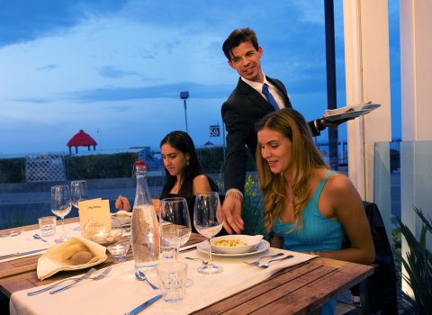 Ristorante nel dehors esterno