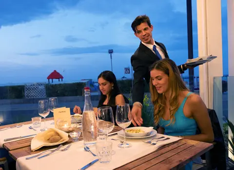 Restaurant dans la dehors extérieure Restaurant dans la dehors extérieure