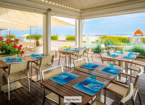 Ristorante nel dehors esterno